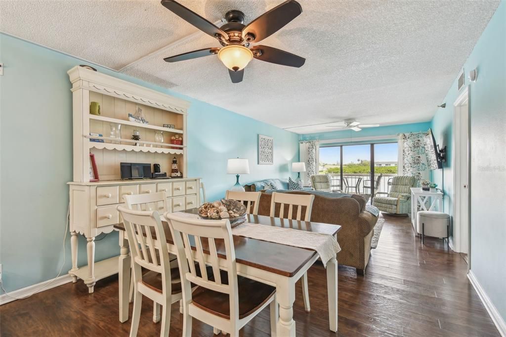 待售: $529,000 (2 贝兹, 2 浴室, 1125 平方英尺)