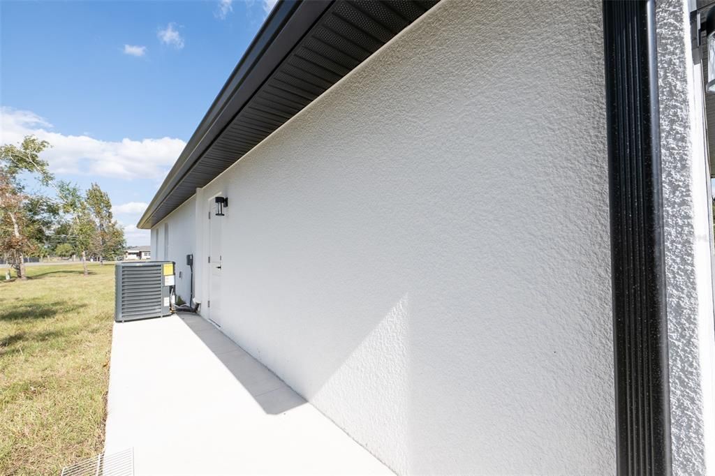 合同活跃: $349,000 (3 贝兹, 2 浴室, 1439 平方英尺)