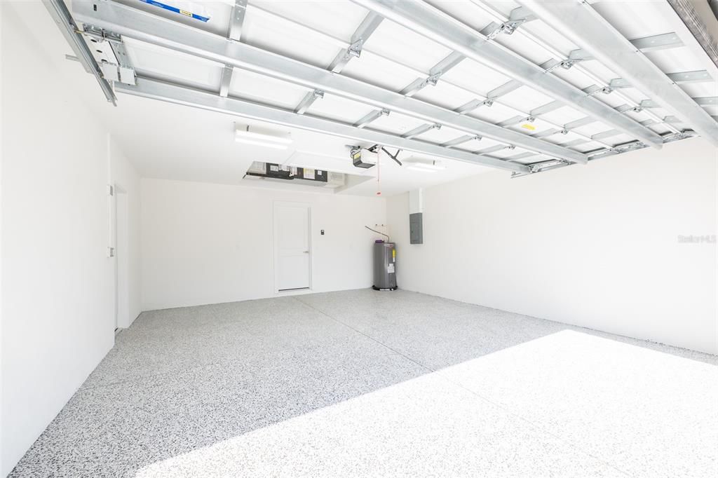 合同活跃: $349,000 (3 贝兹, 2 浴室, 1439 平方英尺)