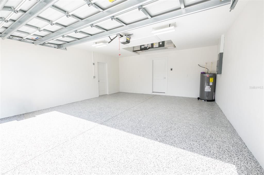 合同活跃: $349,000 (3 贝兹, 2 浴室, 1439 平方英尺)