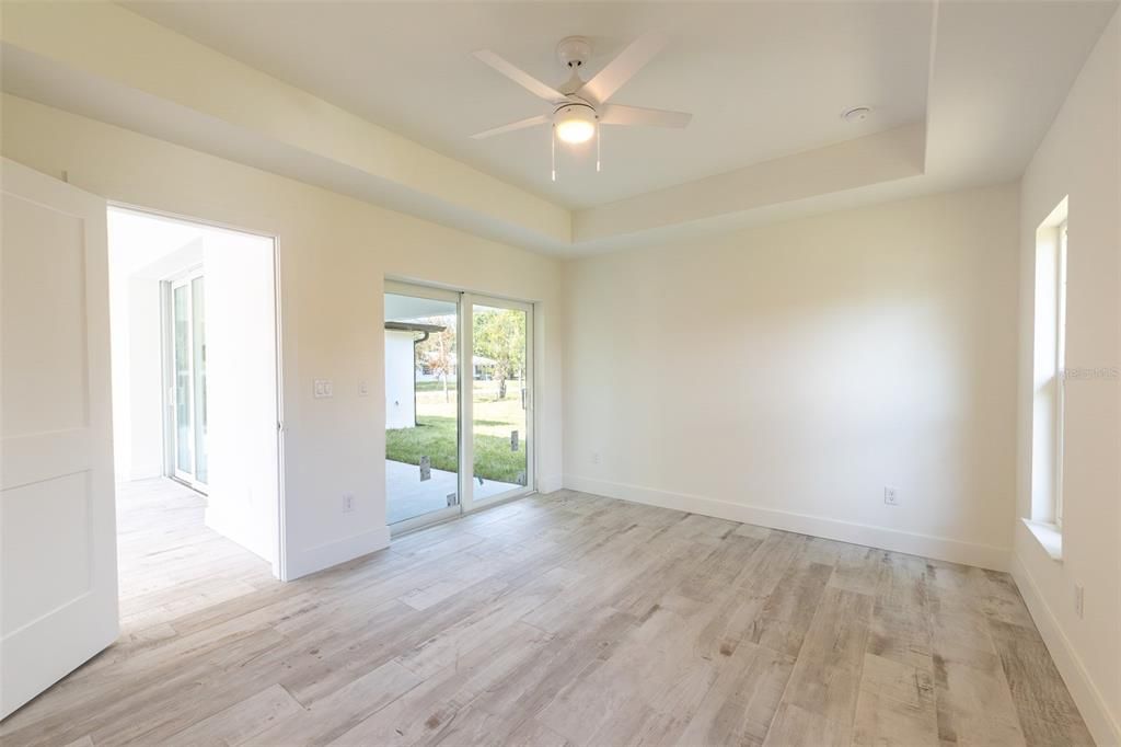 合同活跃: $349,000 (3 贝兹, 2 浴室, 1439 平方英尺)