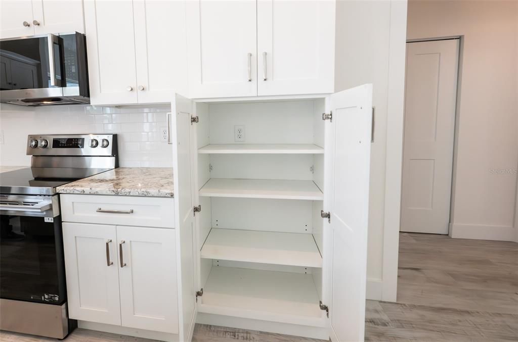 合同活跃: $349,000 (3 贝兹, 2 浴室, 1439 平方英尺)