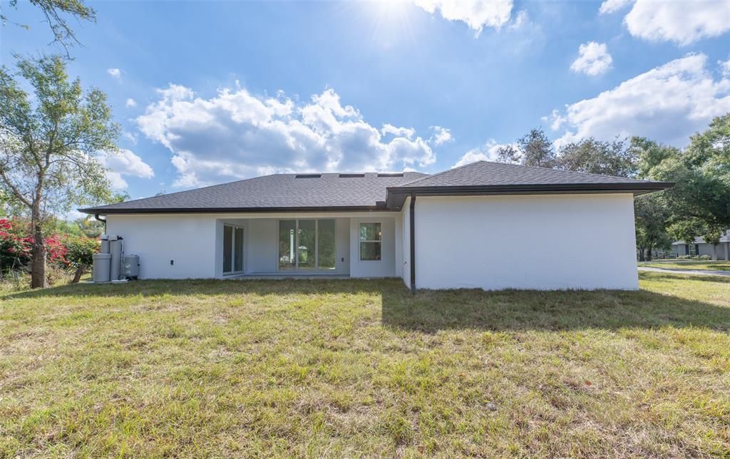 合同活跃: $349,000 (3 贝兹, 2 浴室, 1439 平方英尺)