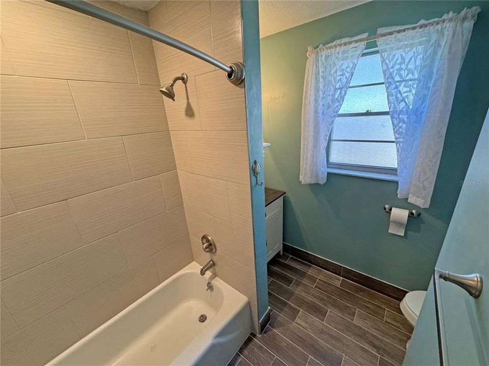 For Rent: $2,550 (3 beds, 2 baths, 1782 Square Feet)