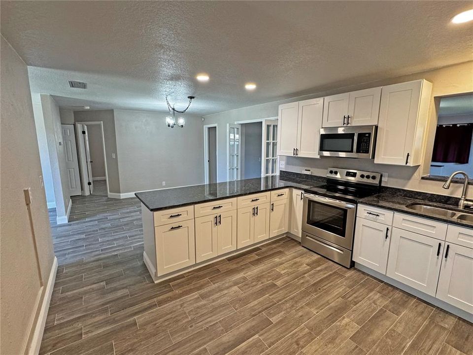 For Rent: $2,550 (3 beds, 2 baths, 1782 Square Feet)