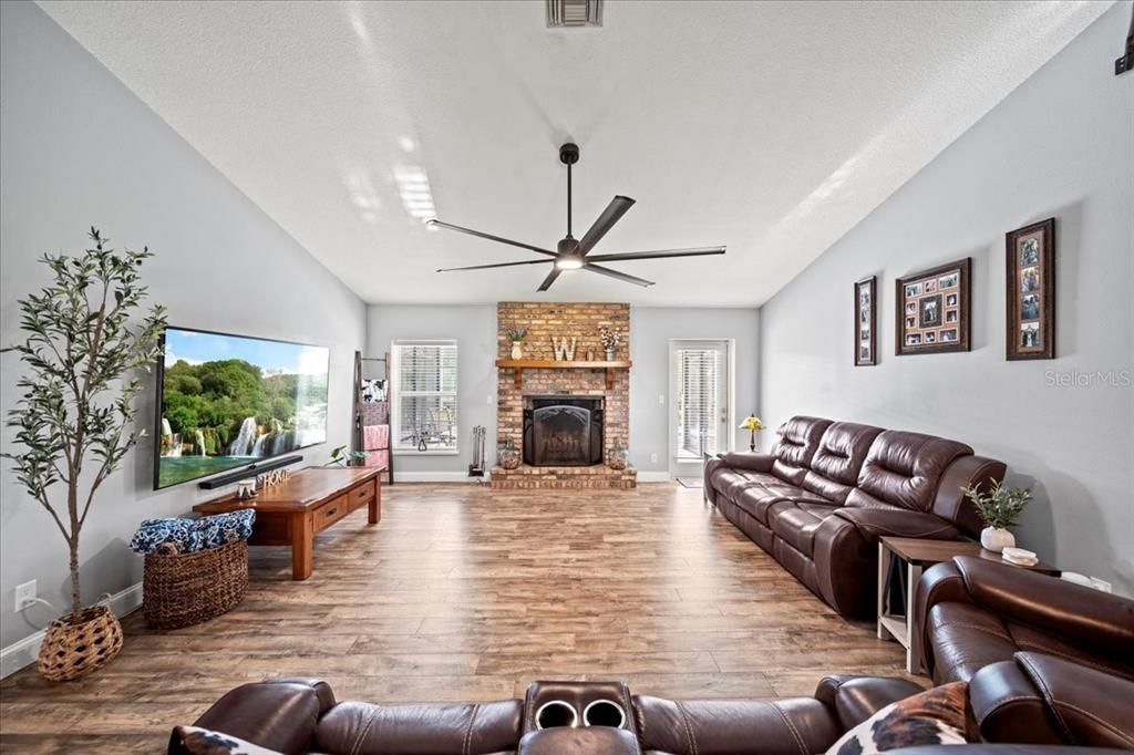 For Sale: $720,000 (3 beds, 2 baths, 1812 Square Feet)