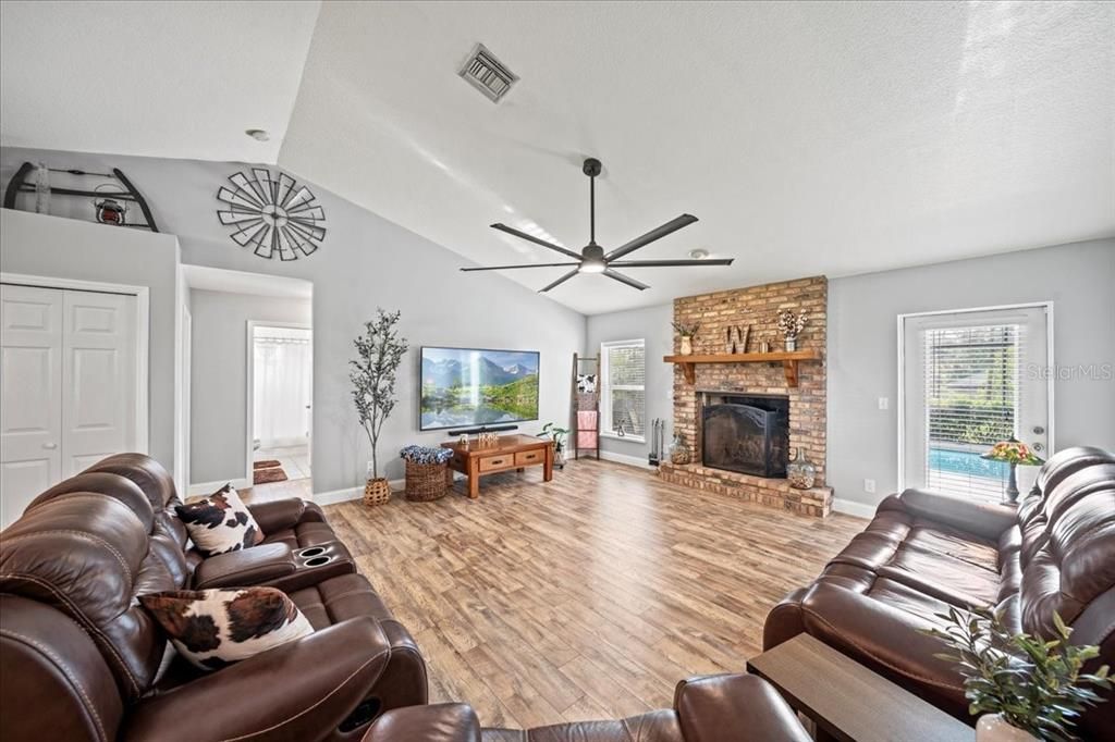 For Sale: $720,000 (3 beds, 2 baths, 1812 Square Feet)