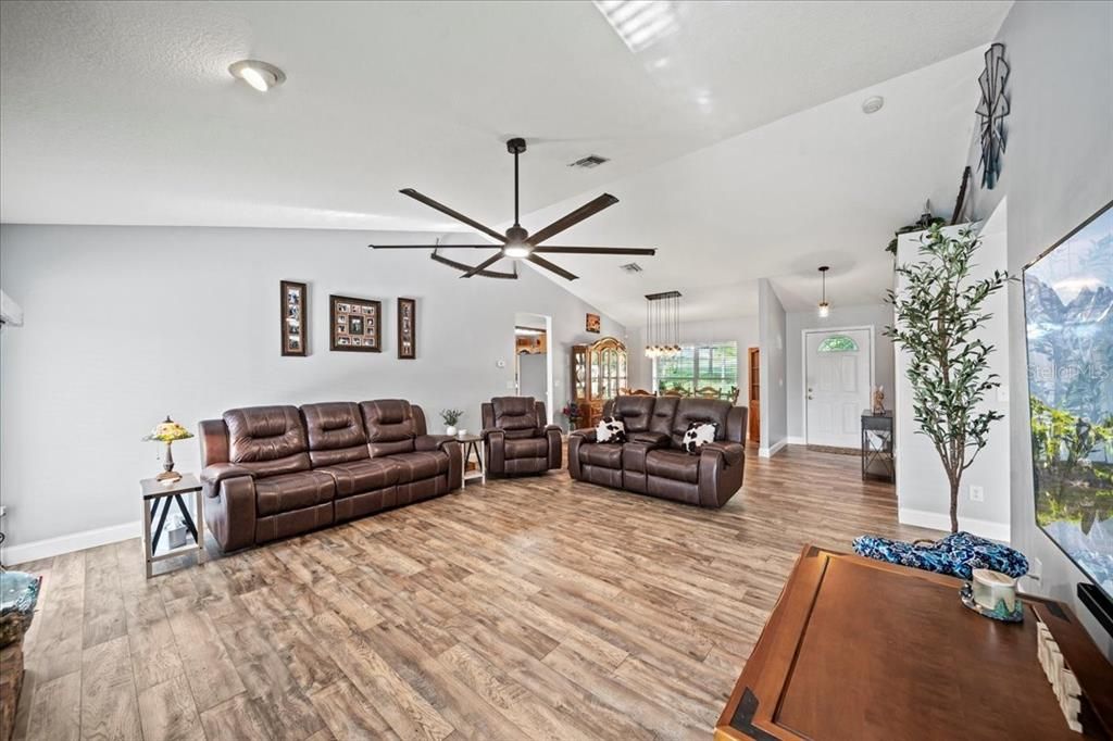 For Sale: $720,000 (3 beds, 2 baths, 1812 Square Feet)