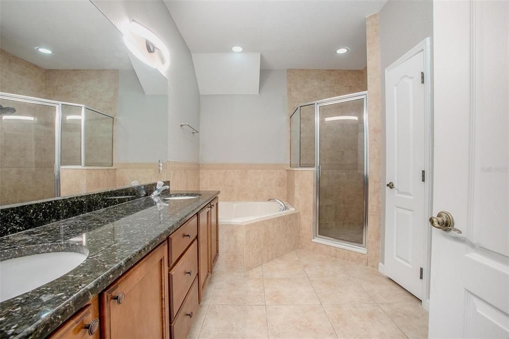 待售: $330,000 (3 贝兹, 2 浴室, 2235 平方英尺)