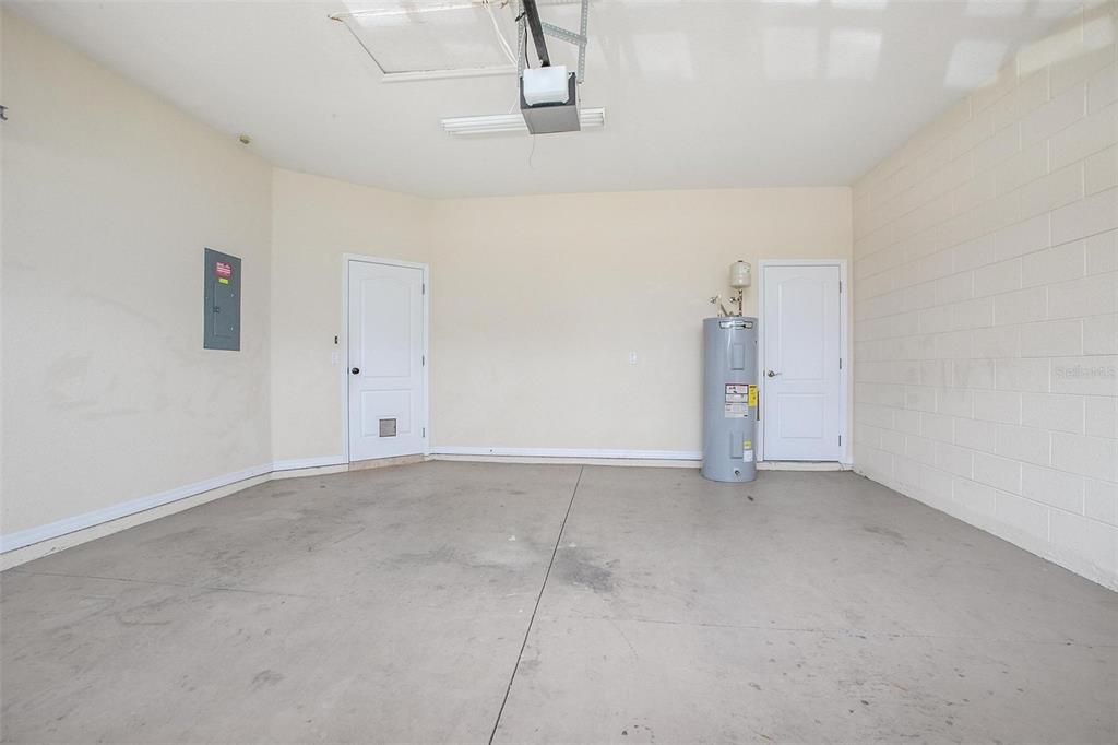 待售: $330,000 (3 贝兹, 2 浴室, 2235 平方英尺)