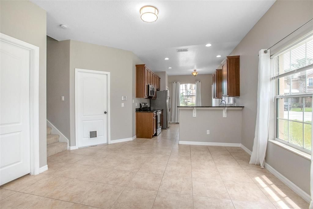 待售: $330,000 (3 贝兹, 2 浴室, 2235 平方英尺)