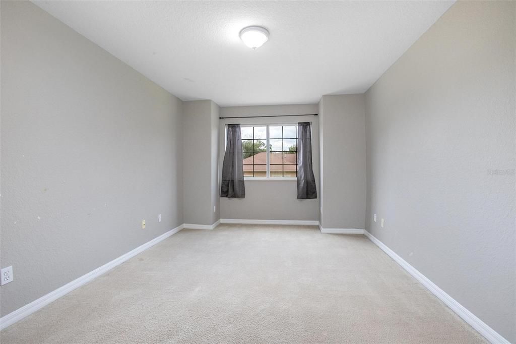 待售: $330,000 (3 贝兹, 2 浴室, 2235 平方英尺)