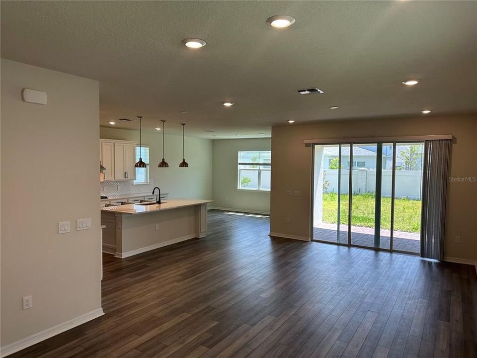 出租: $5,550 (5 贝兹, 4 浴室, 3172 平方英尺)