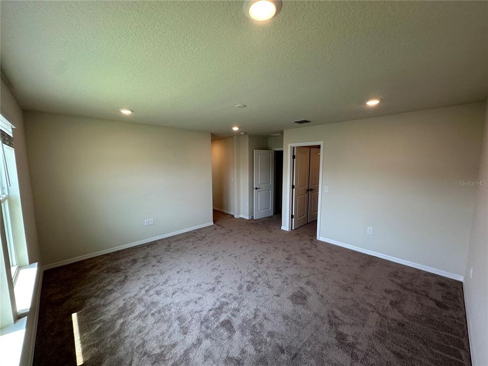 出租: $5,550 (5 贝兹, 4 浴室, 3172 平方英尺)