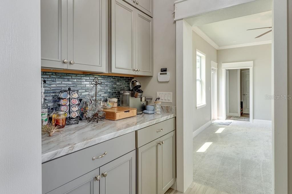 En Venta: $1,395,000 (4 camas, 3 baños, 2921 Pies cuadrados)