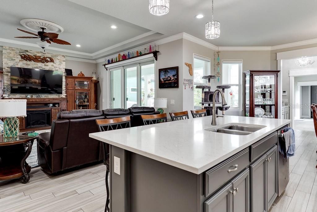 En Venta: $1,395,000 (4 camas, 3 baños, 2921 Pies cuadrados)