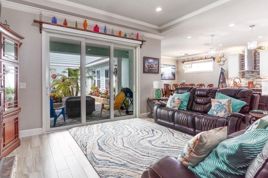 En Venta: $1,395,000 (4 camas, 3 baños, 2921 Pies cuadrados)