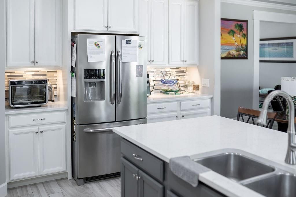 En Venta: $1,395,000 (4 camas, 3 baños, 2921 Pies cuadrados)