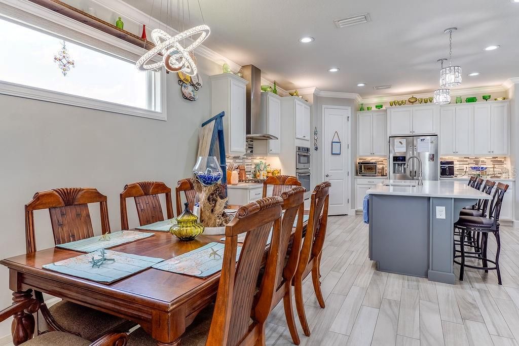 En Venta: $1,395,000 (4 camas, 3 baños, 2921 Pies cuadrados)