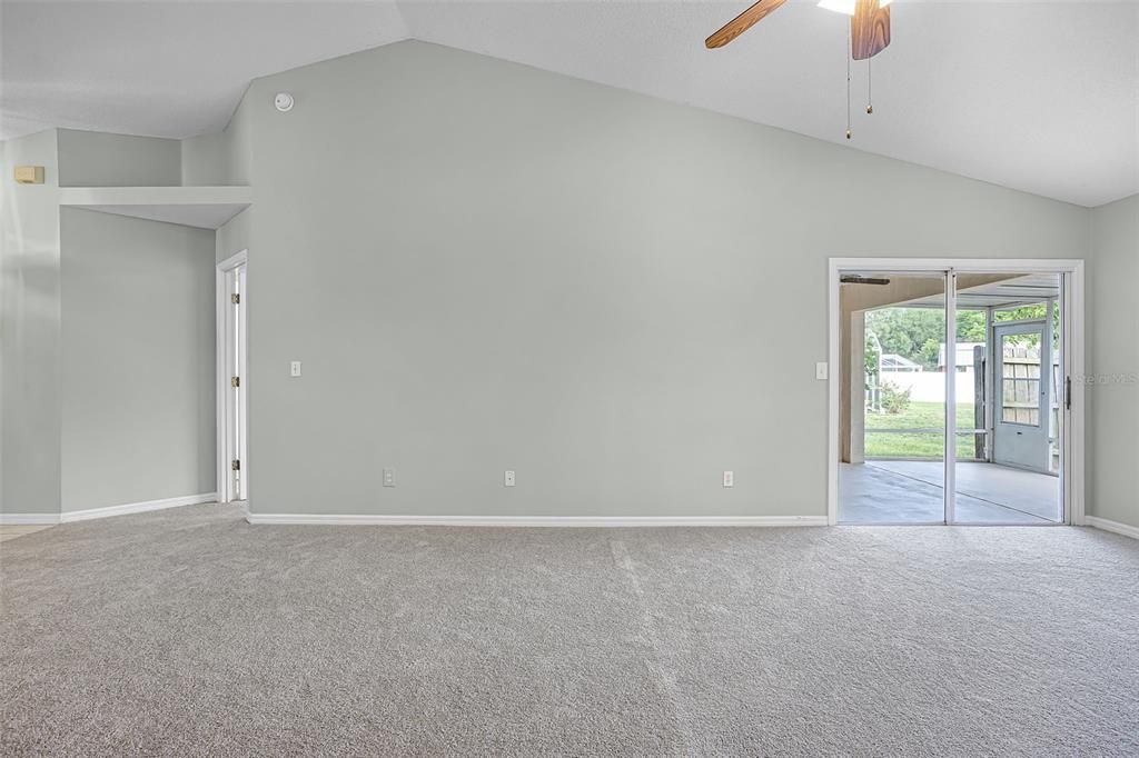 合同活跃: $329,000 (3 贝兹, 2 浴室, 1697 平方英尺)