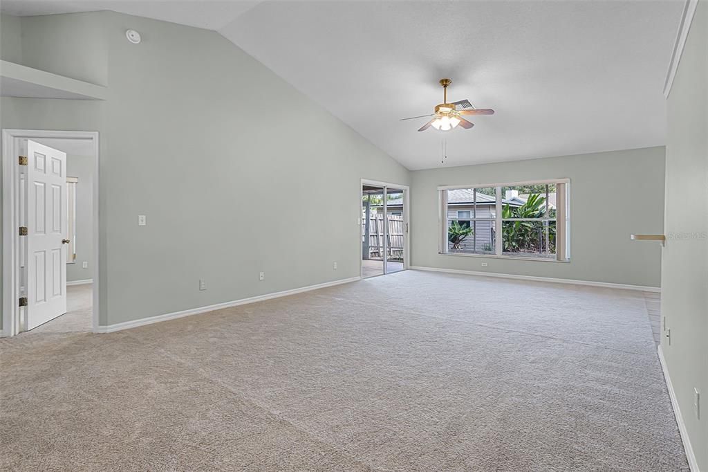 合同活跃: $329,000 (3 贝兹, 2 浴室, 1697 平方英尺)