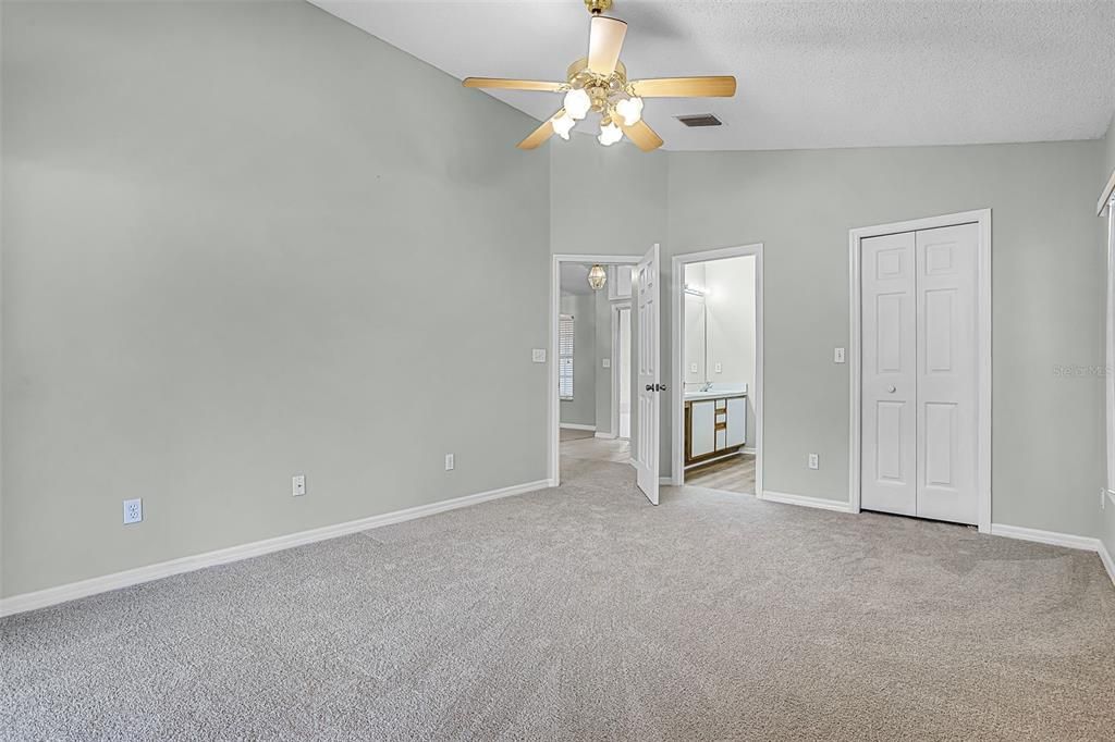 合同活跃: $329,000 (3 贝兹, 2 浴室, 1697 平方英尺)