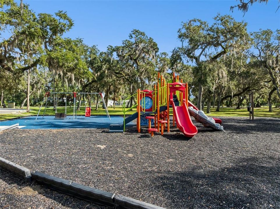 合同活跃: $329,000 (3 贝兹, 2 浴室, 1697 平方英尺)