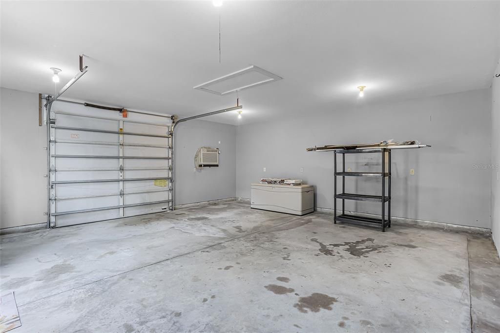 合同活跃: $329,000 (3 贝兹, 2 浴室, 1697 平方英尺)