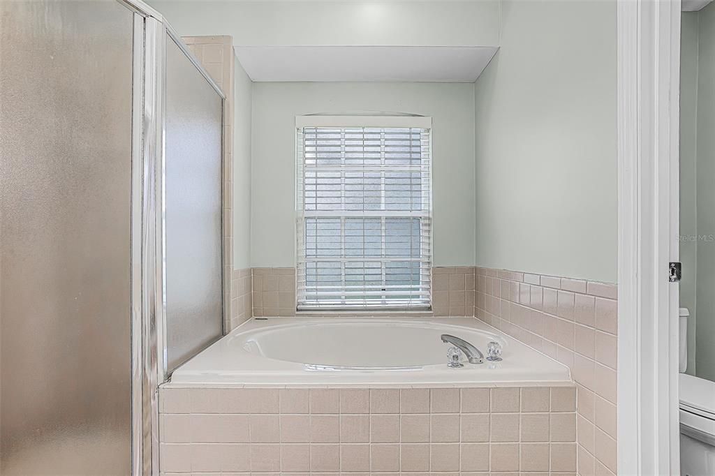 合同活跃: $329,000 (3 贝兹, 2 浴室, 1697 平方英尺)