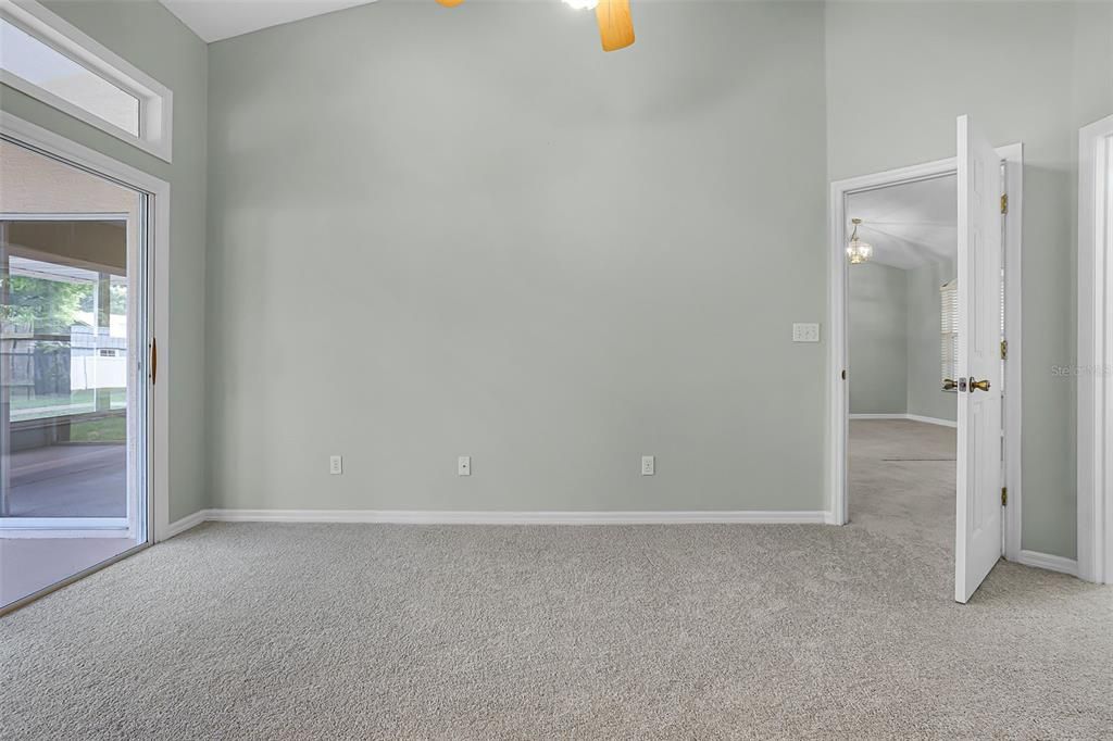 合同活跃: $329,000 (3 贝兹, 2 浴室, 1697 平方英尺)