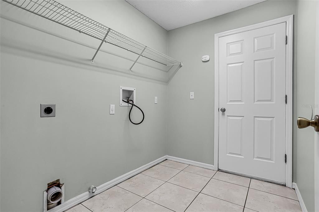 合同活跃: $329,000 (3 贝兹, 2 浴室, 1697 平方英尺)