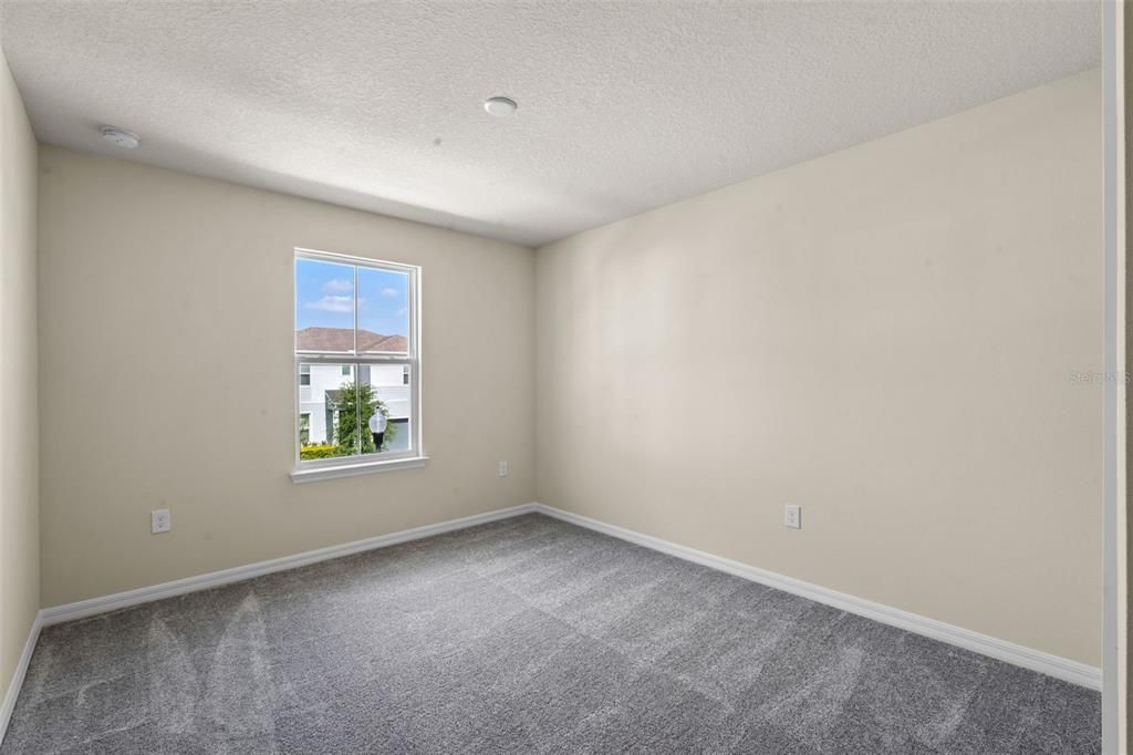 For Sale: $950,000 (5 beds, 3 baths, 2550 Square Feet)