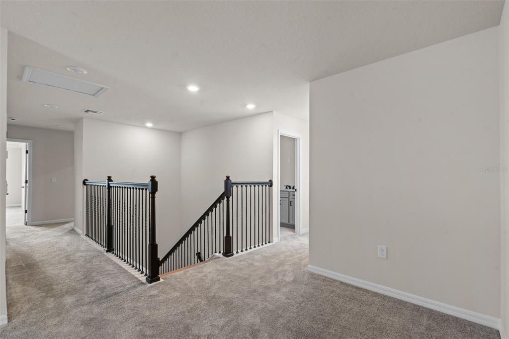 For Sale: $950,000 (5 beds, 3 baths, 2550 Square Feet)