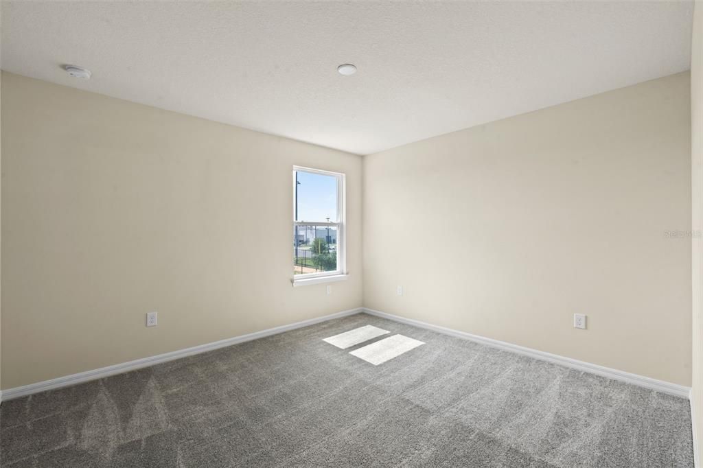 For Sale: $950,000 (5 beds, 3 baths, 2550 Square Feet)