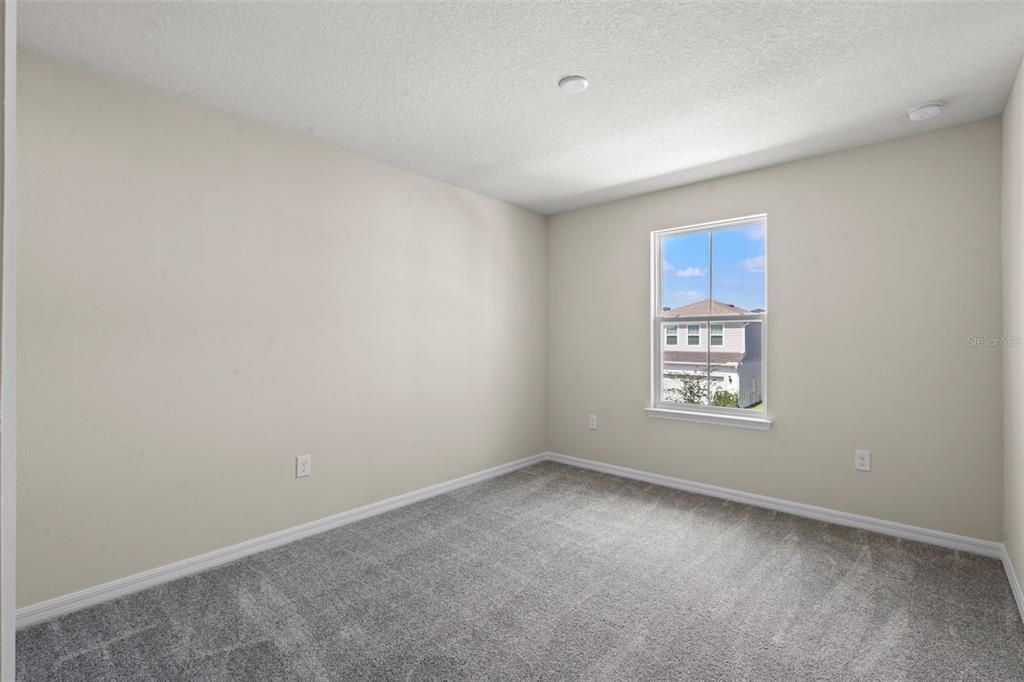 For Sale: $950,000 (5 beds, 3 baths, 2550 Square Feet)