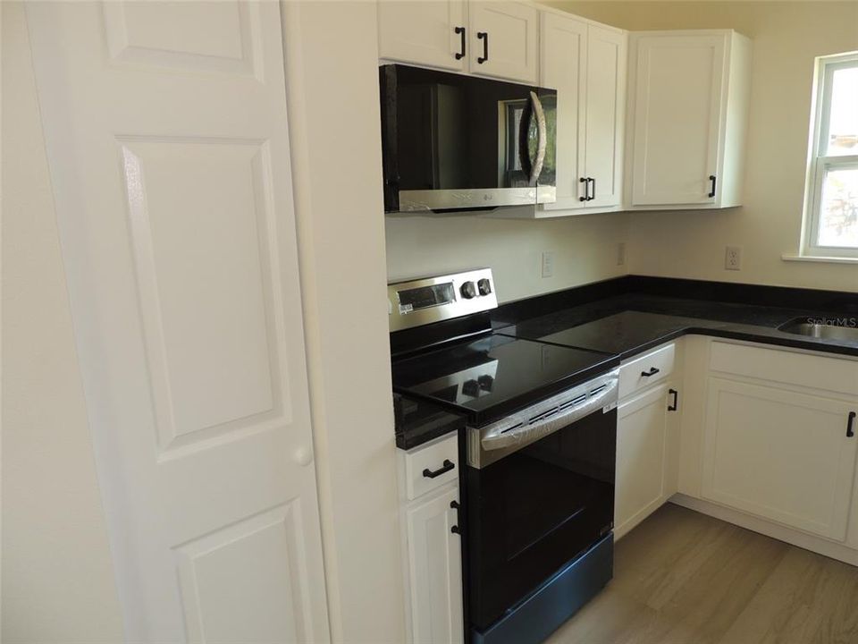 待售: $179,900 (1 贝兹, 1 浴室, 540 平方英尺)