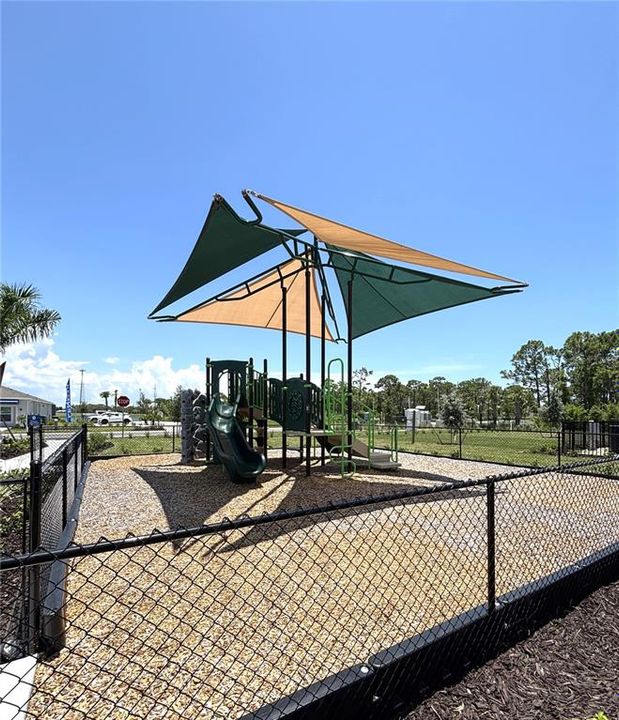 For Rent: $3,200 (3 beds, 2 baths, 1417 Square Feet)