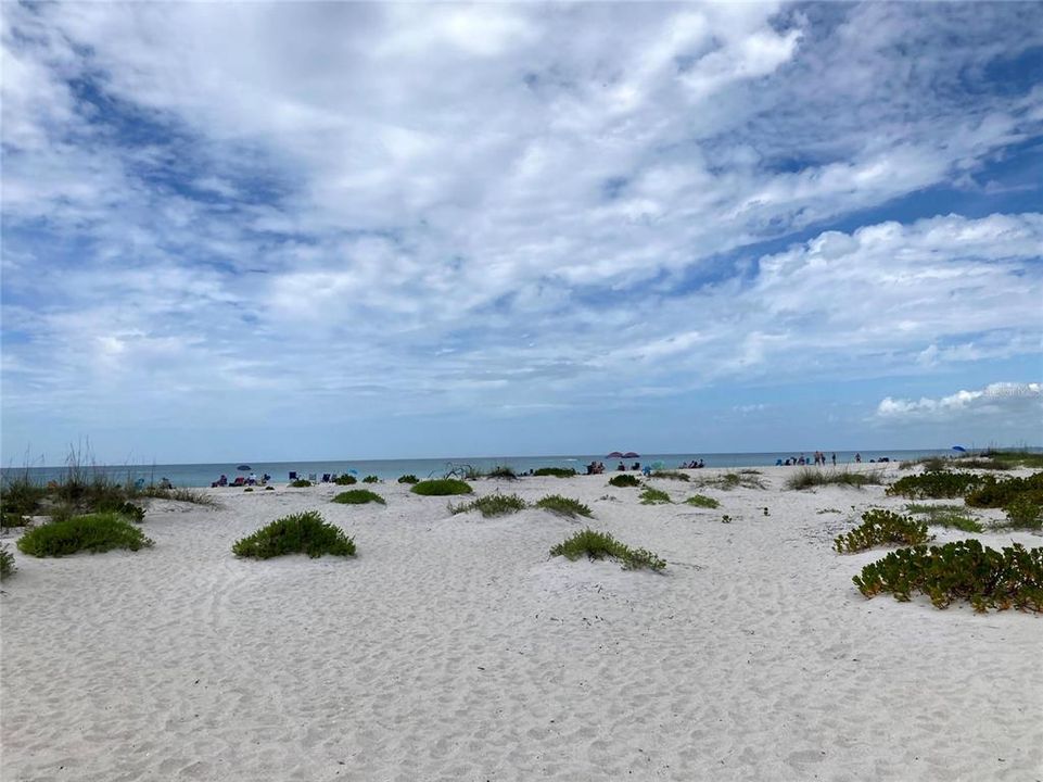 For Rent: $3,200 (3 beds, 2 baths, 1417 Square Feet)