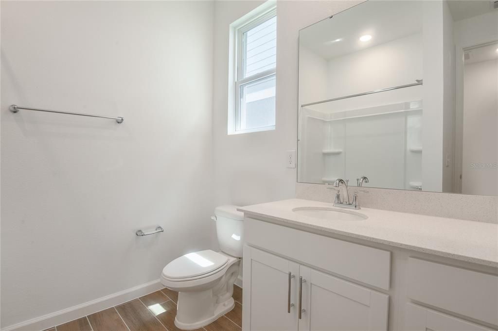 Activo con contrato: $299,950 (3 camas, 2 baños, 1700 Pies cuadrados)