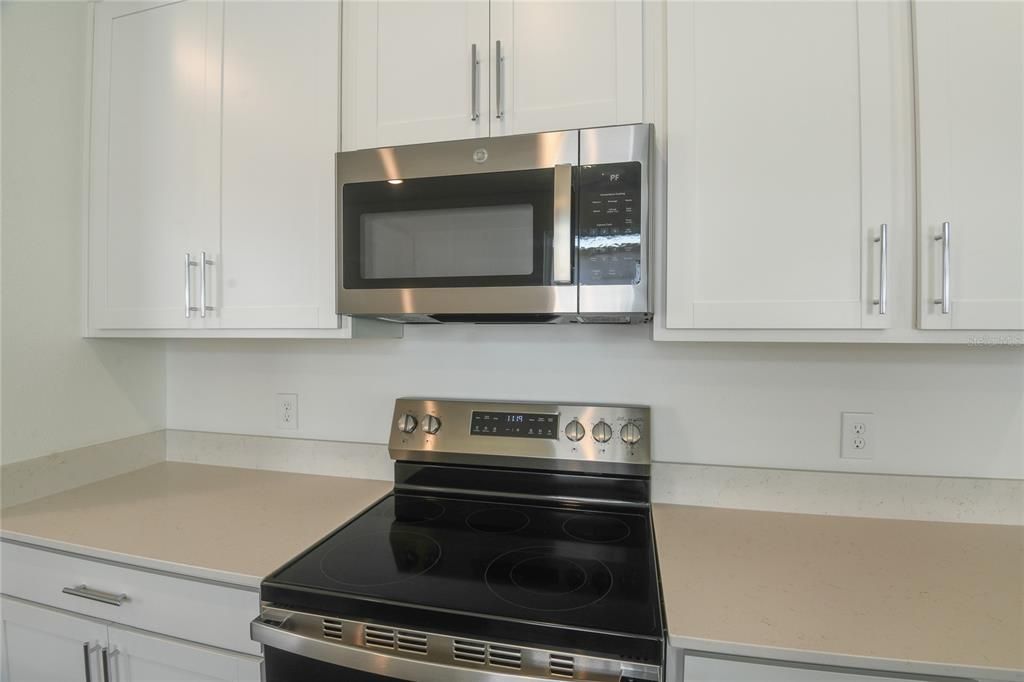 Activo con contrato: $299,950 (3 camas, 2 baños, 1700 Pies cuadrados)