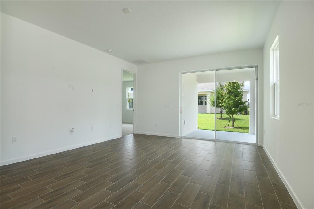 Activo con contrato: $299,950 (3 camas, 2 baños, 1700 Pies cuadrados)