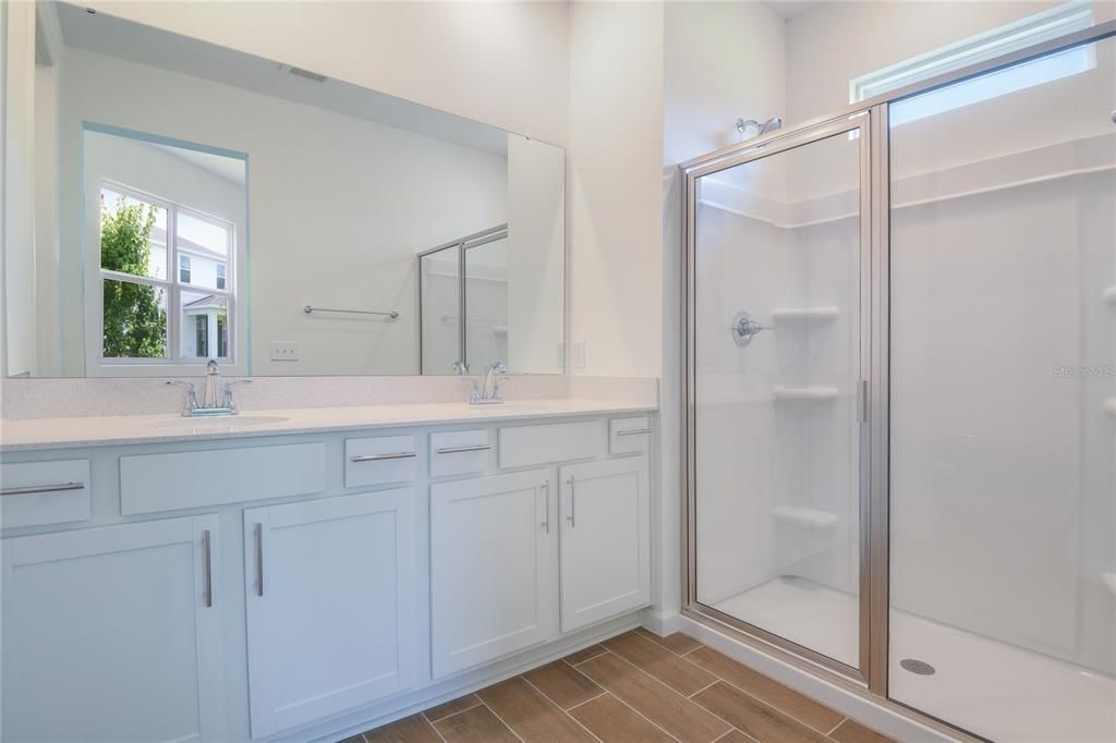 Activo con contrato: $299,950 (3 camas, 2 baños, 1700 Pies cuadrados)