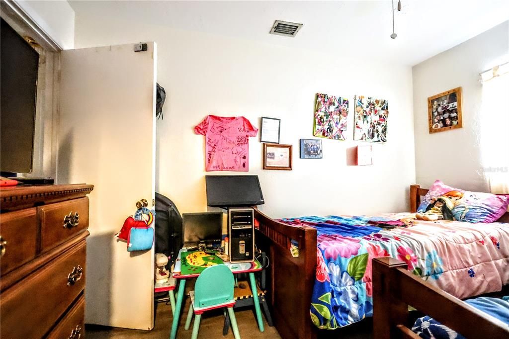 待售: $420,000 (4 贝兹, 3 浴室, 2010 平方英尺)