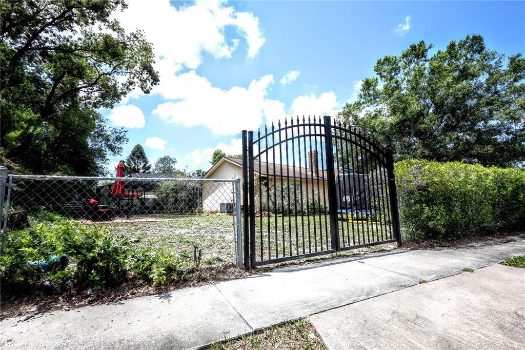 待售: $420,000 (4 贝兹, 3 浴室, 2010 平方英尺)