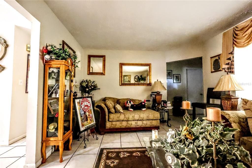 待售: $420,000 (4 贝兹, 3 浴室, 2010 平方英尺)