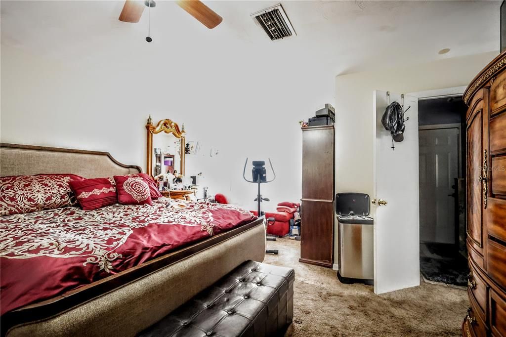 待售: $420,000 (4 贝兹, 3 浴室, 2010 平方英尺)