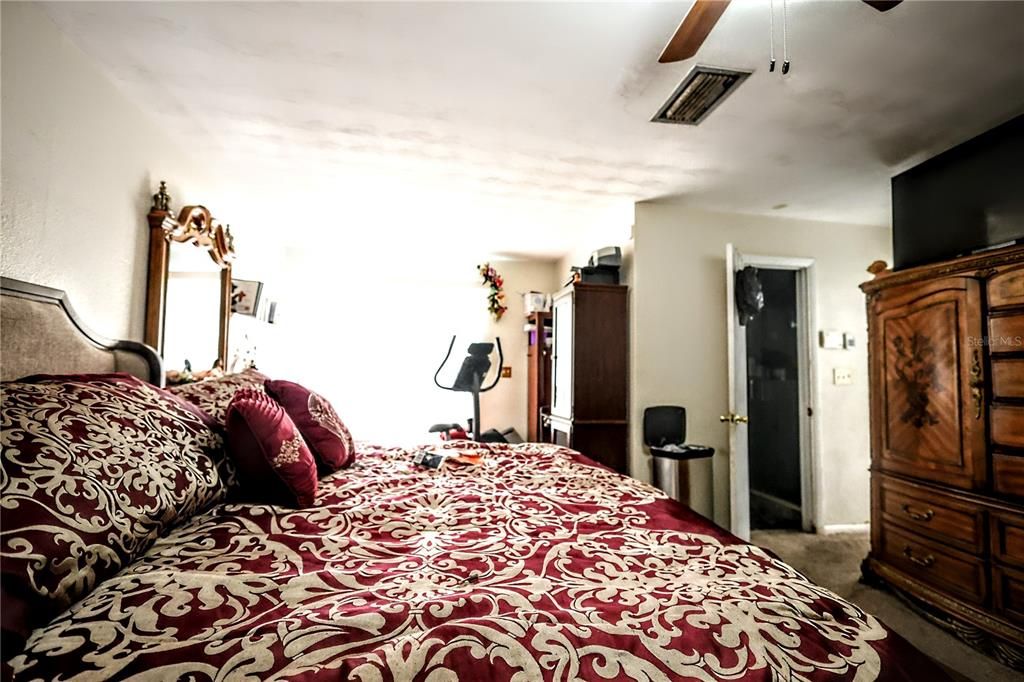 待售: $420,000 (4 贝兹, 3 浴室, 2010 平方英尺)