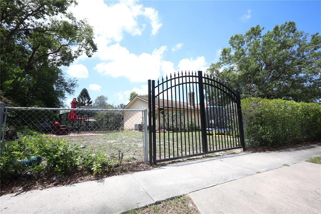 待售: $420,000 (4 贝兹, 3 浴室, 2010 平方英尺)