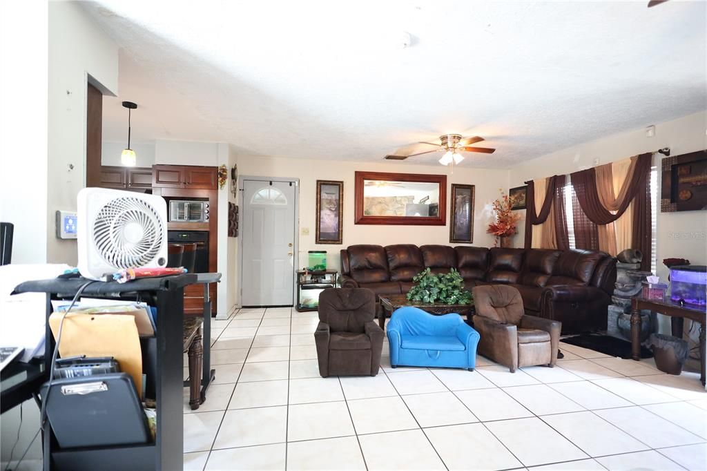 待售: $420,000 (4 贝兹, 3 浴室, 2010 平方英尺)