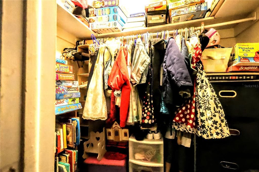 待售: $420,000 (4 贝兹, 3 浴室, 2010 平方英尺)